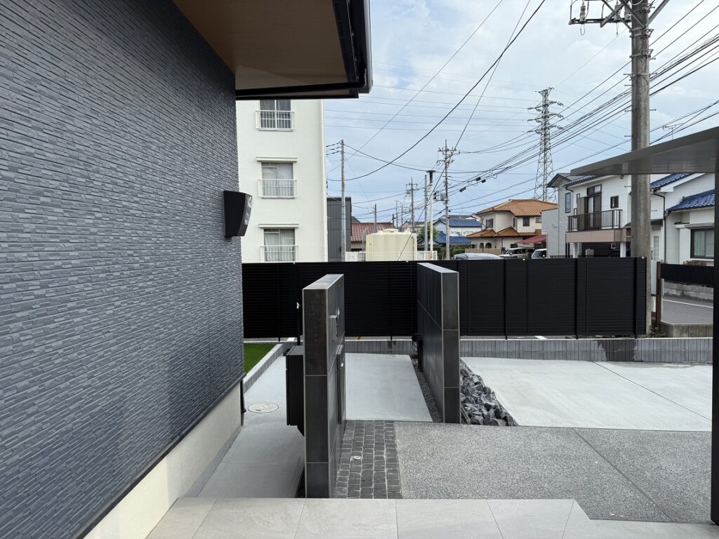 前橋市で門まわりの外構工事ならブリックガーデン